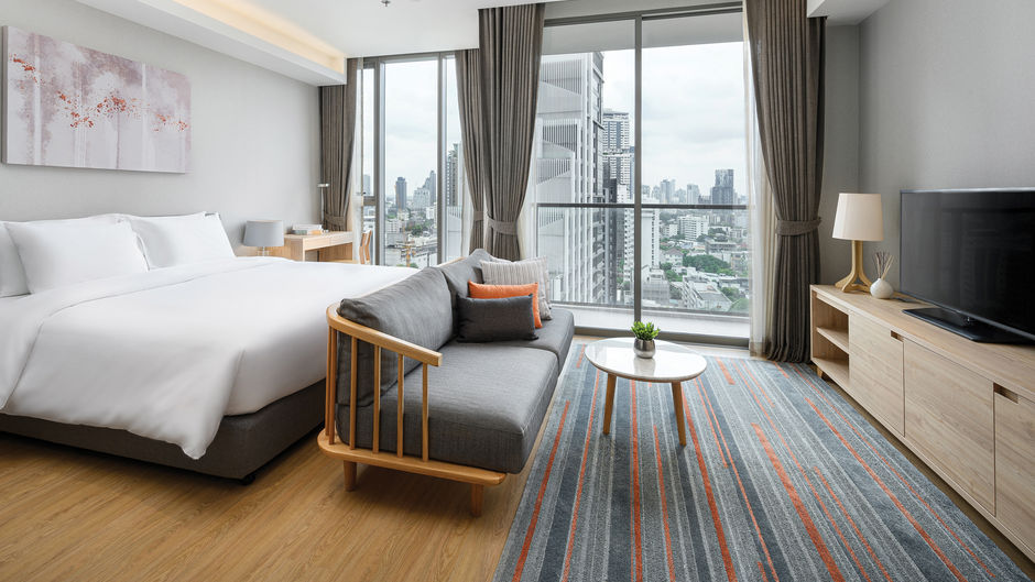 Oakwood Suites Bangkok Exterior