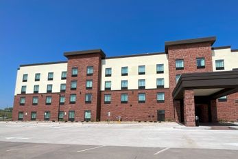 Cobblestone Hotel & Suites