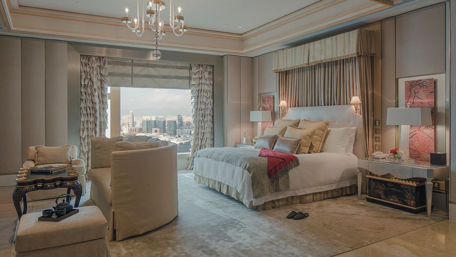 Four Seasons Hong Kong Suite