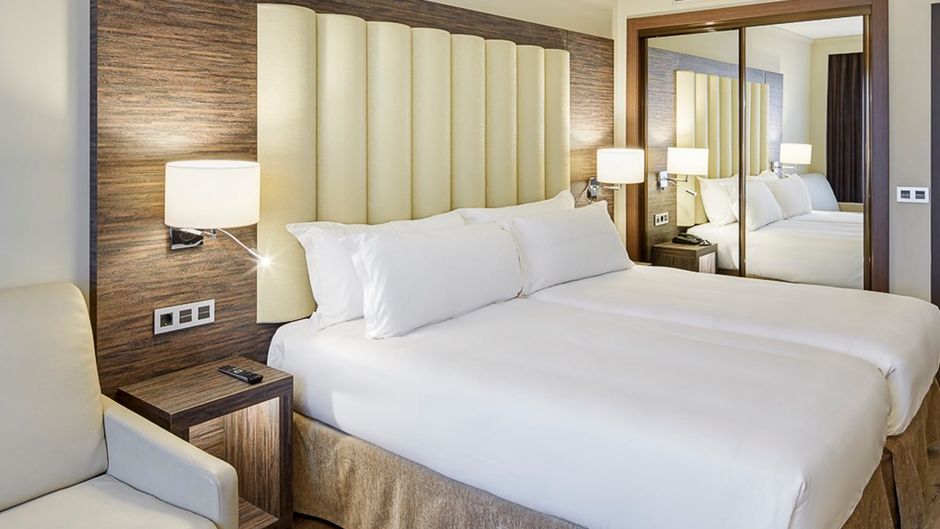 Gran Hotel Luna de Granada Room