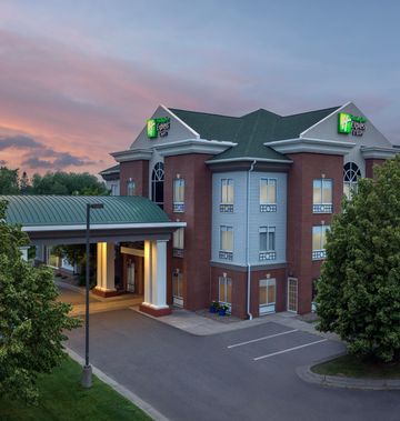 Holiday Inn Express & Suites