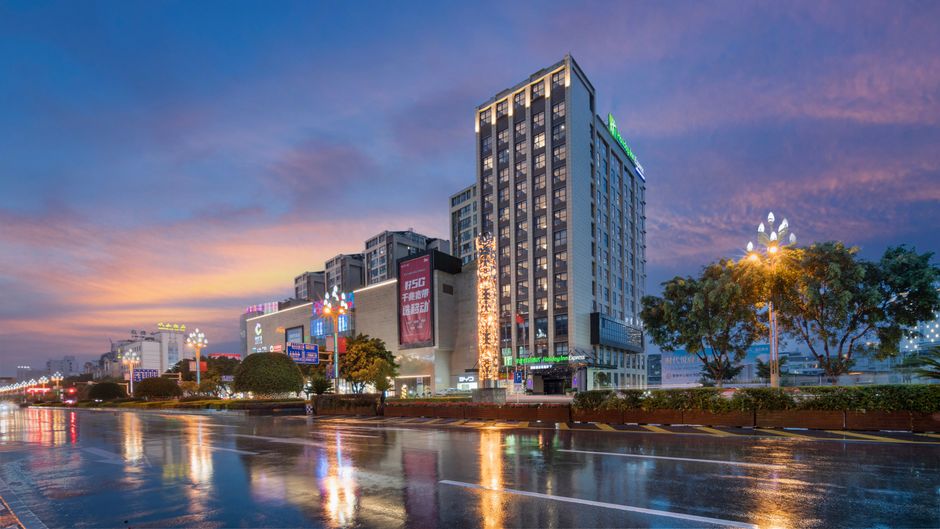 Holiday Inn Express Xichang City Center Exterior