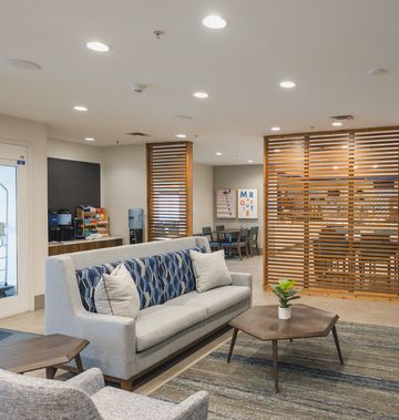 Holiday Inn Express & Suites