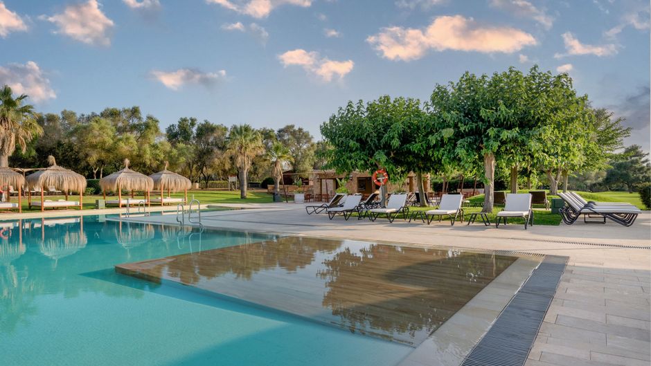 Son Antem, Autograph Collection Pool