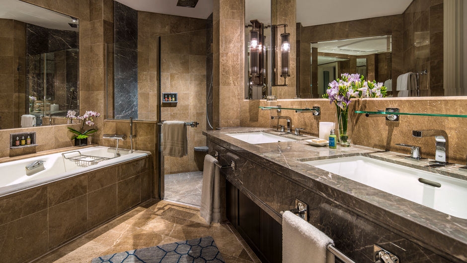 Four Seasons Hotel Singapore Room