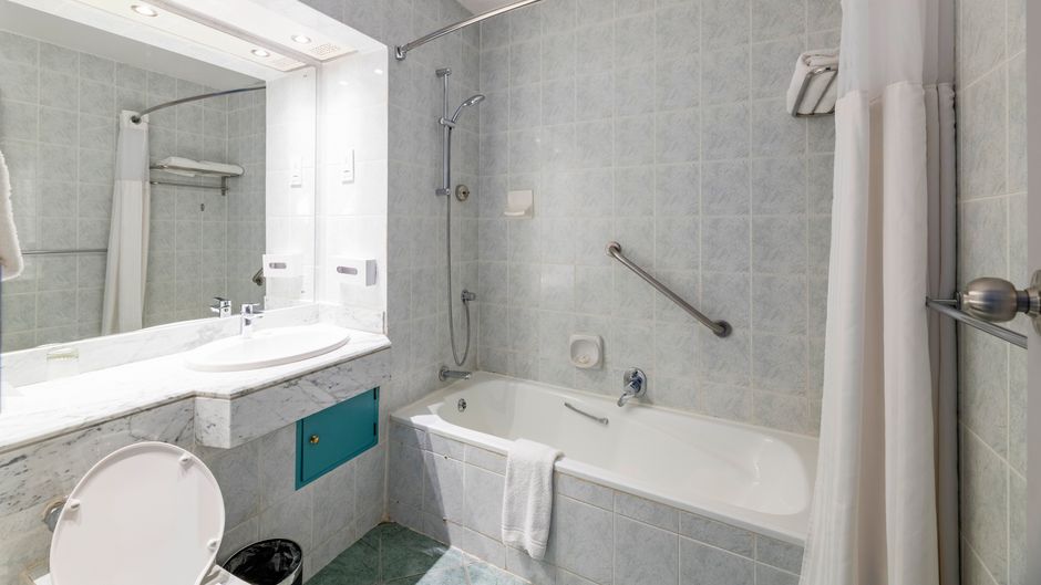 Holiday Inn Mutare Room