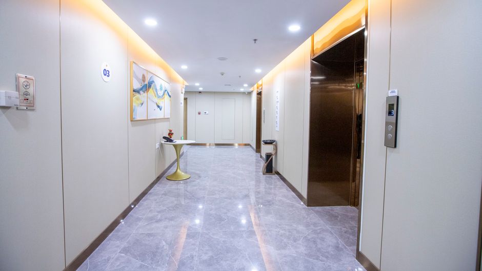Holiday Inn Express Railway Station Lobby