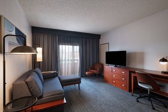 Courtyard by Marriott Airport