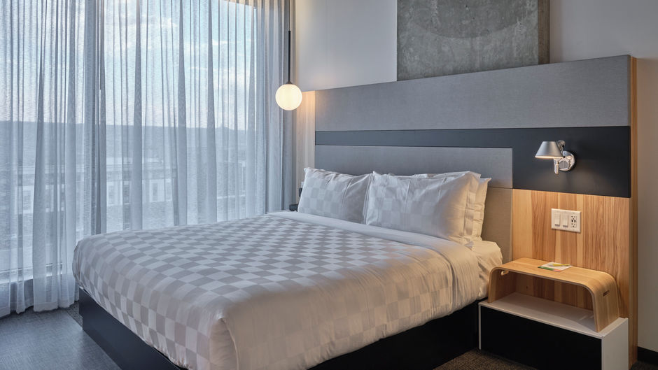 Alt Hotel Calgary University District Room