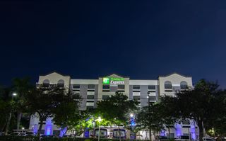 Holiday Inn Express & Suites FLL Arpt W