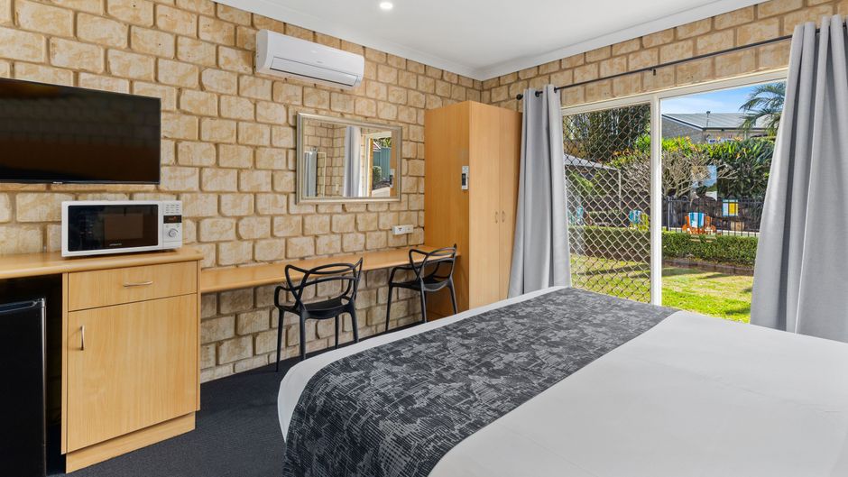 Great Divide Motor Inn Room