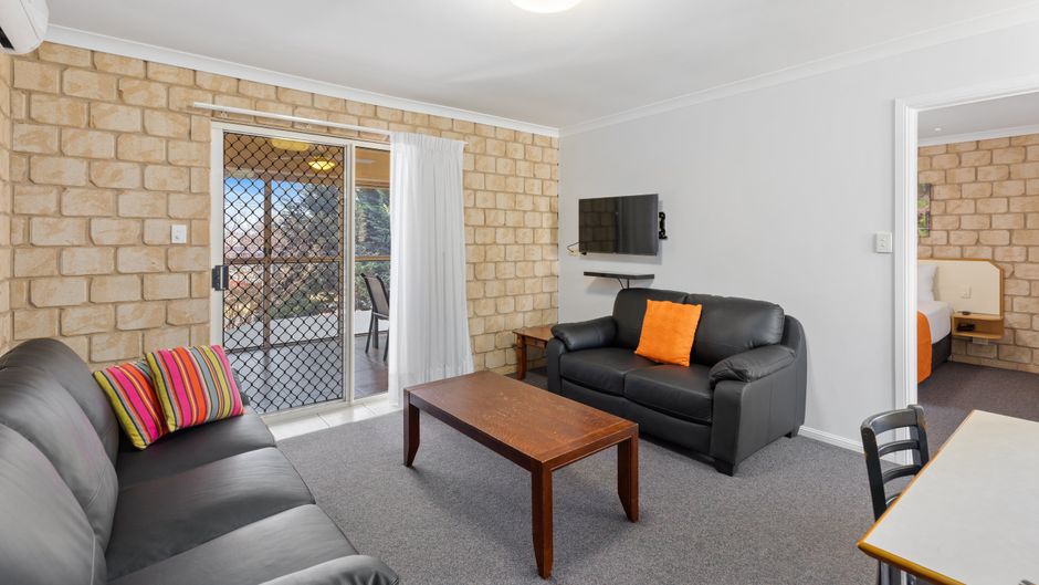 Great Divide Motor Inn Room