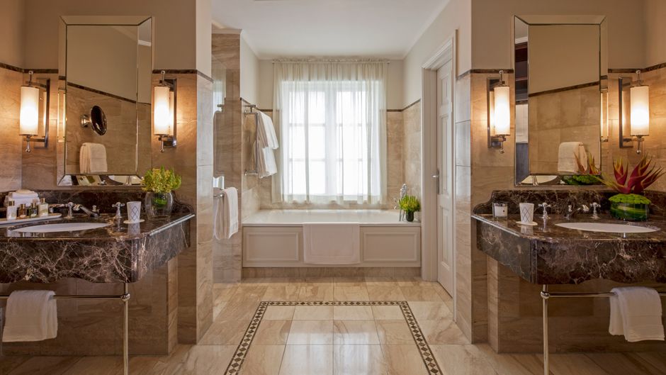 Four Seasons Hotel Westcliff Room
