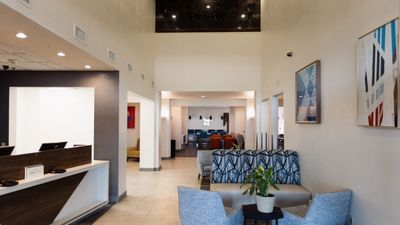 Holiday Inn Express & Suites North