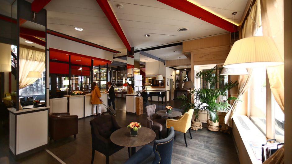 Italia Hotel Lobby