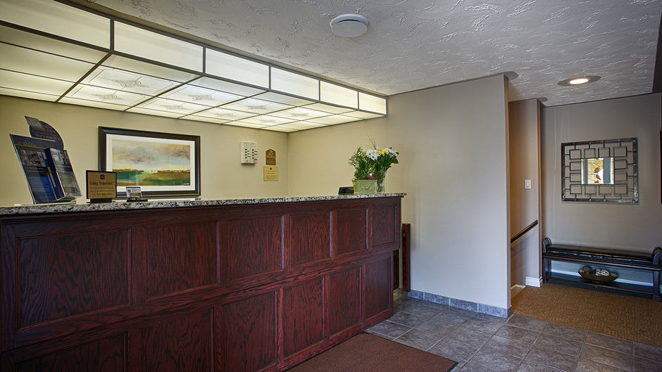 Aurora Inn Lobby