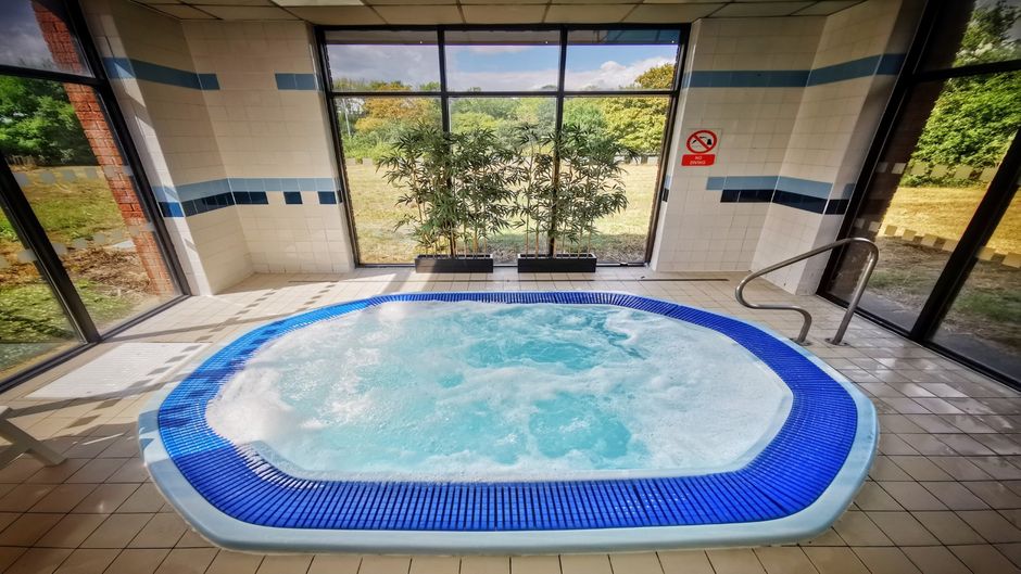 Holiday Inn Brentwood Pool