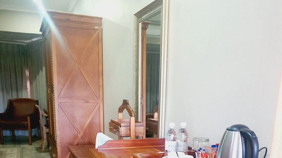 Fairview Hotel & Conference Center Room