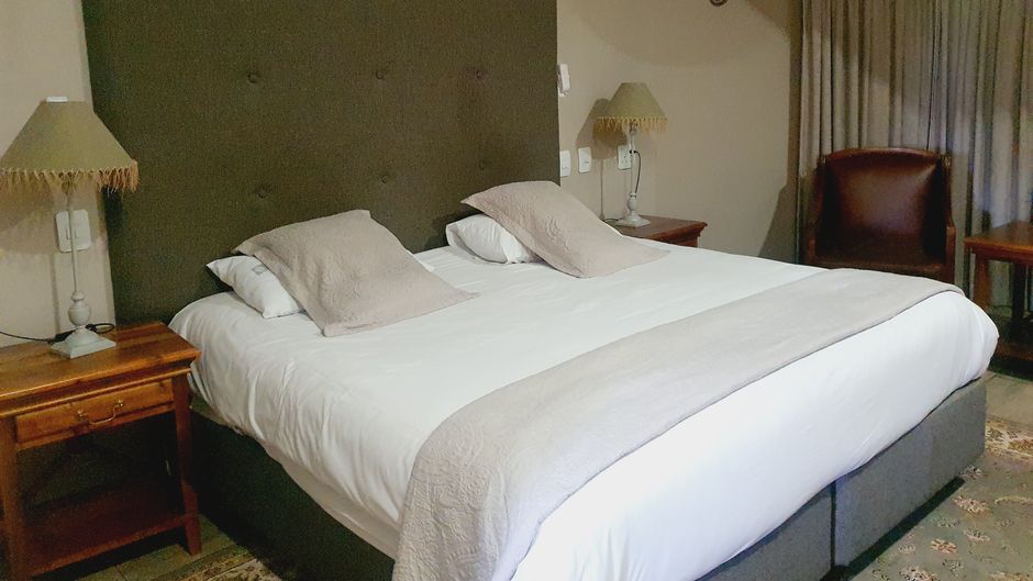 Fairview Hotel & Conference Center Room