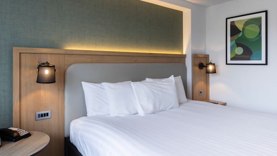Holiday Inn Milton Keynes Room