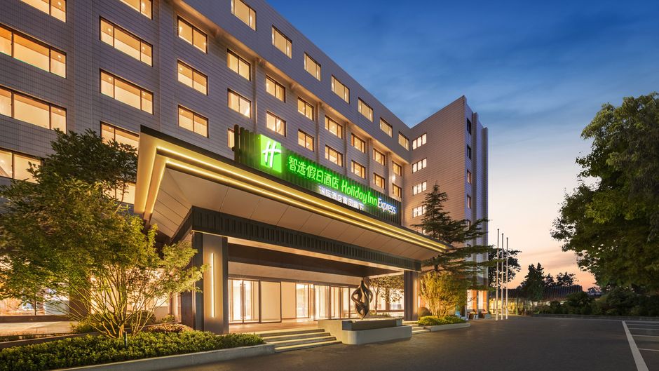 Holiday Inn Express Beijing Downtown Exterior