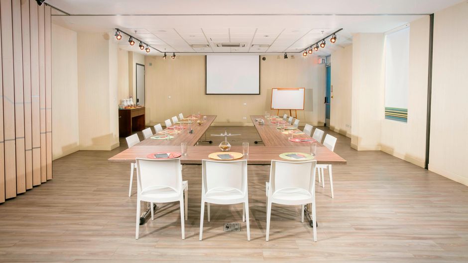 aloft Bogota Airport Meeting