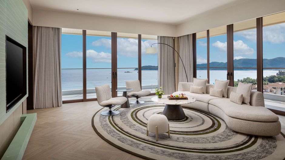 Hualuxe Yalong Bay Resort Suite