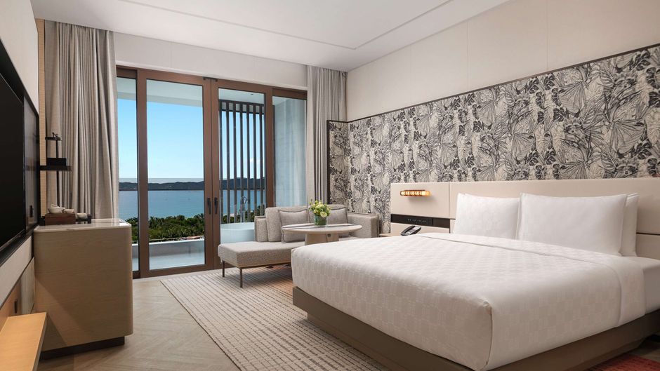 Hualuxe Yalong Bay Resort Suite