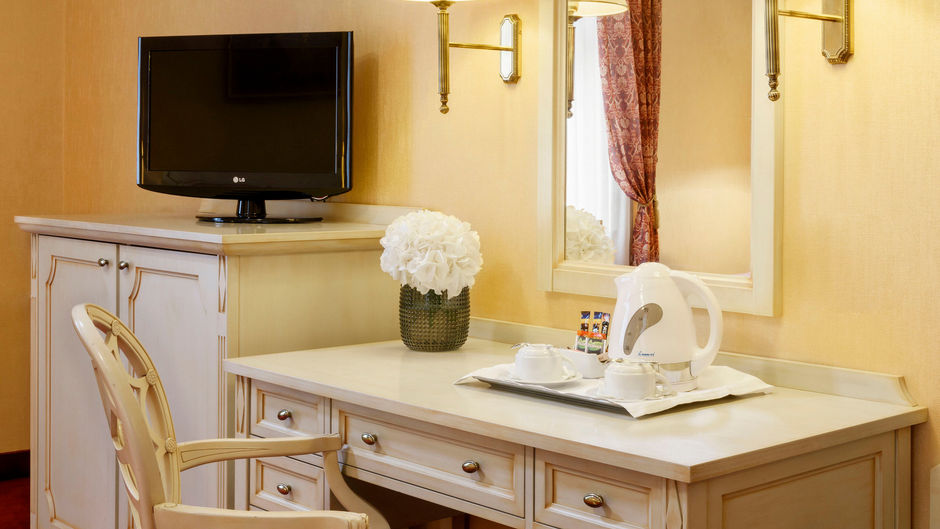 Danubius Hotel Astoria City Center Suite
