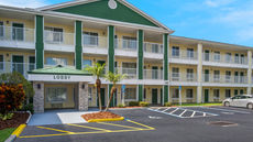 HomeTowne Studios Orlando - UCF Area