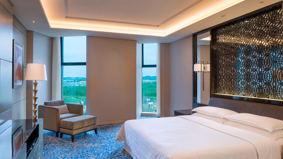Sheraton Changchun Jingyuetan Hotel Suite