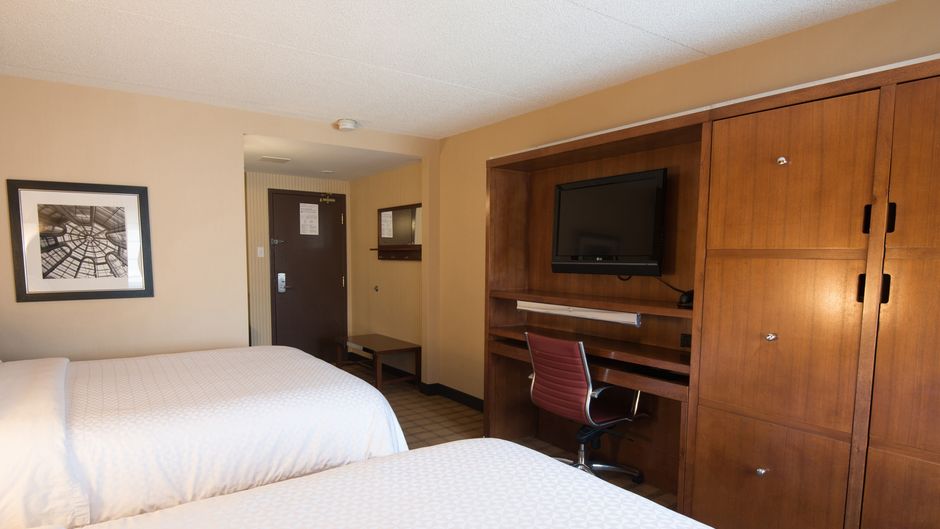 Four Points by Sheraton Winnipeg South Room