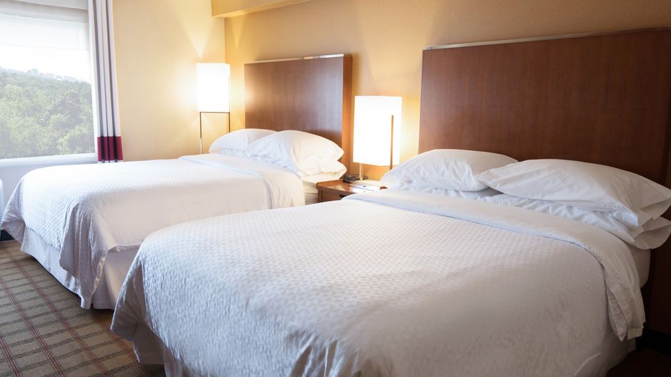 Four Points by Sheraton Winnipeg South Room