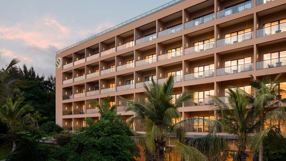Sheraton Maoming Romantic Beach Resort Exterior