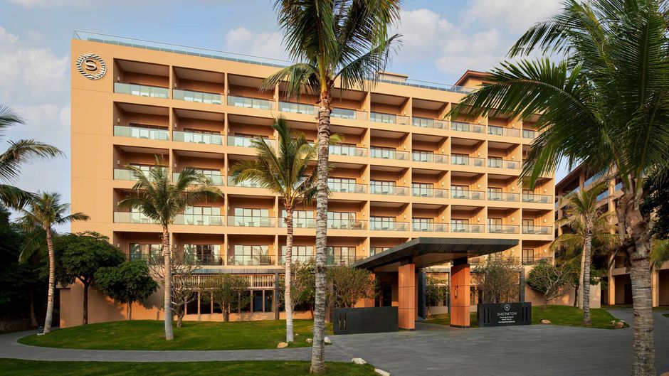Sheraton Maoming Romantic Beach Resort Exterior