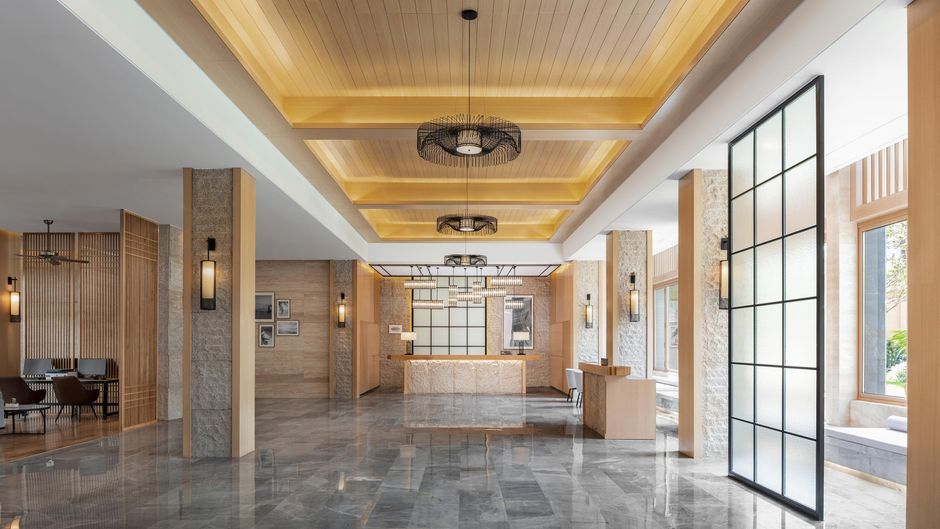 Sheraton Maoming Romantic Beach Resort Lobby