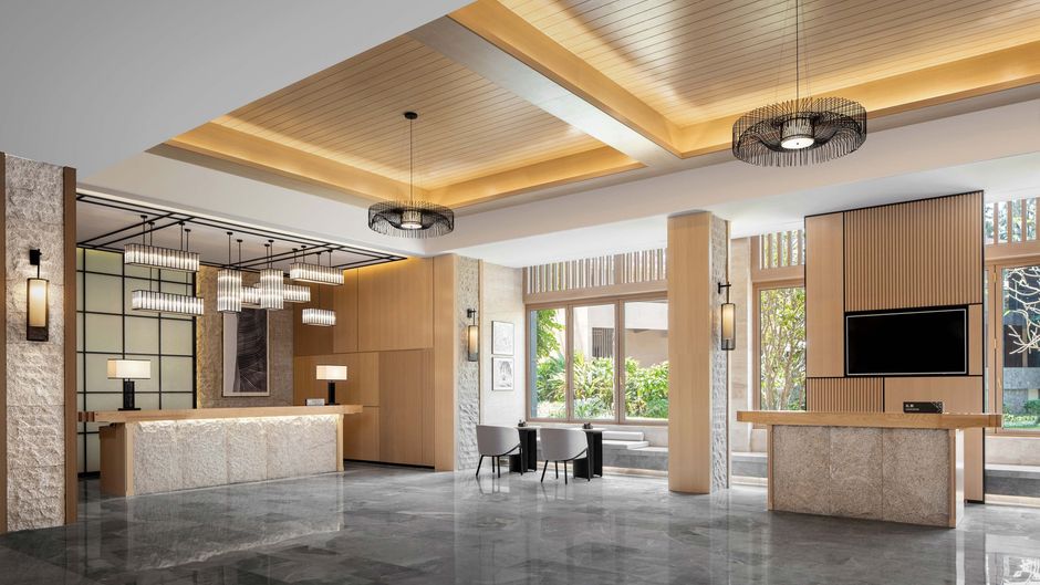 Sheraton Maoming Romantic Beach Resort Lobby