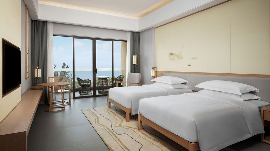 Sheraton Maoming Romantic Beach Resort Room