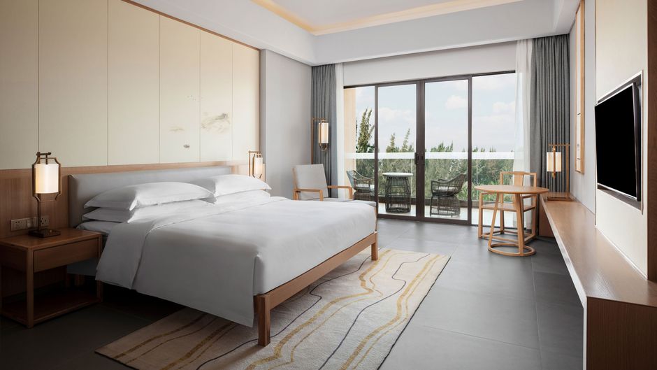 Sheraton Maoming Romantic Beach Resort Room