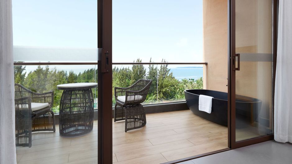Sheraton Maoming Romantic Beach Resort Room