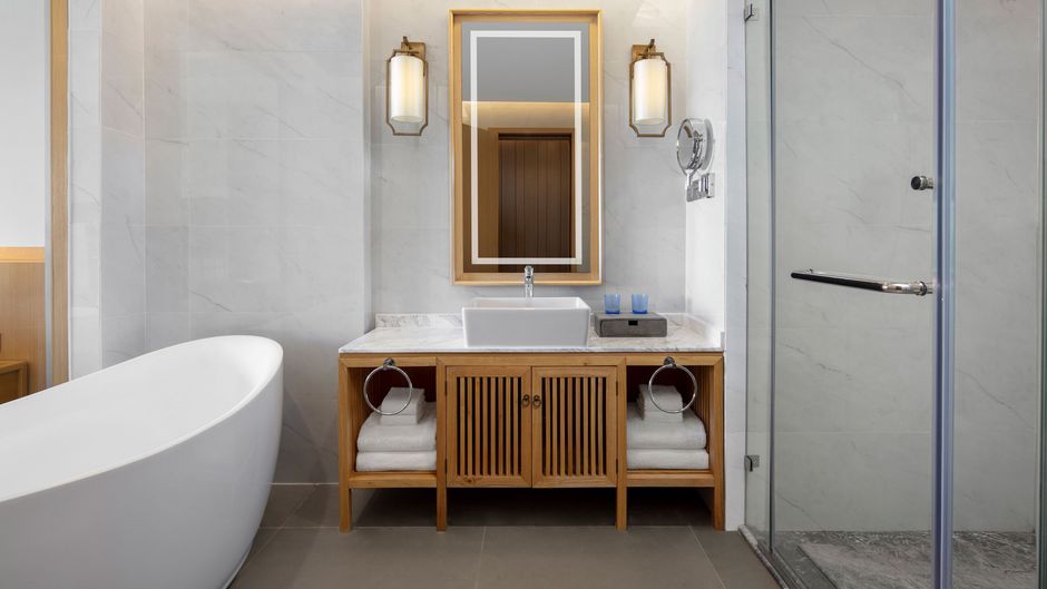 Sheraton Maoming Romantic Beach Resort Room