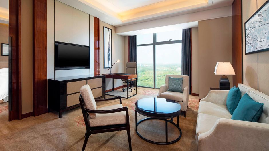 Sheraton Langfang Chaobai River Hotel Room