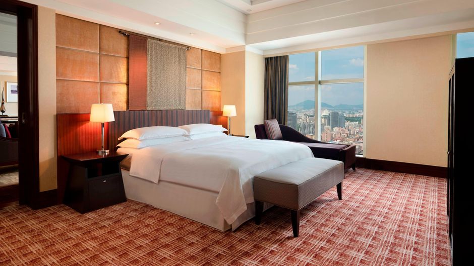 Sheraton Dongguan Hotel Room
