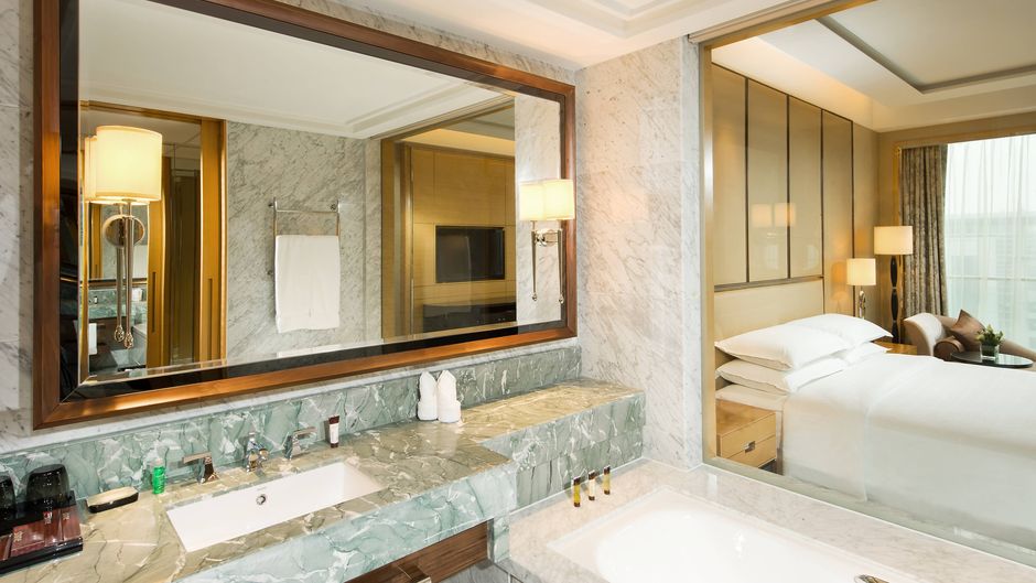 Sheraton Qingdao Jiaozhou Hotel Room