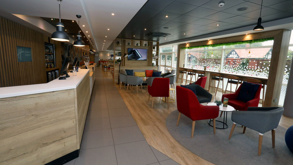 Holiday Inn Express Racecourse Exterior