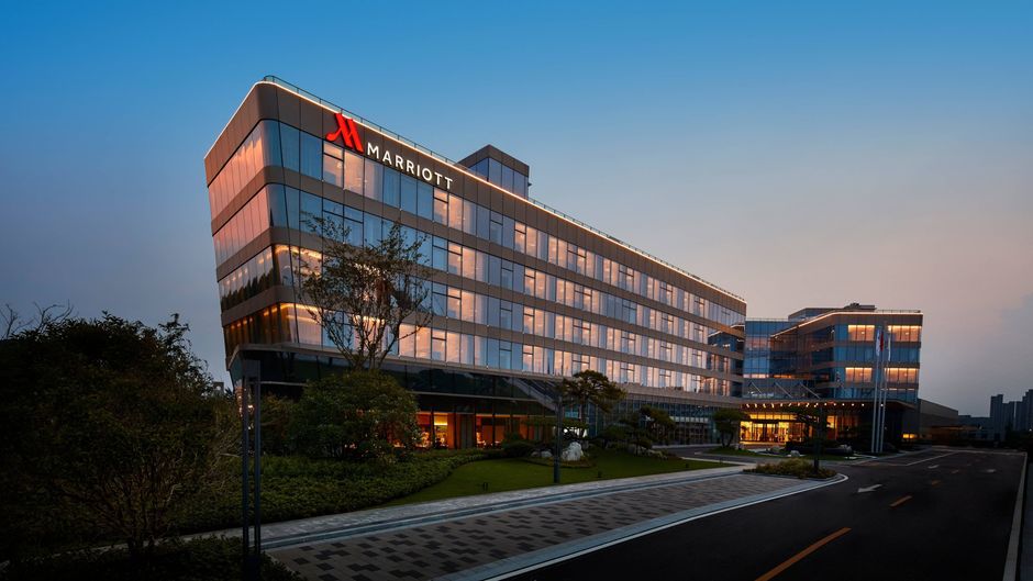 Xuzhou Marriott Hotel Lakeview Exterior