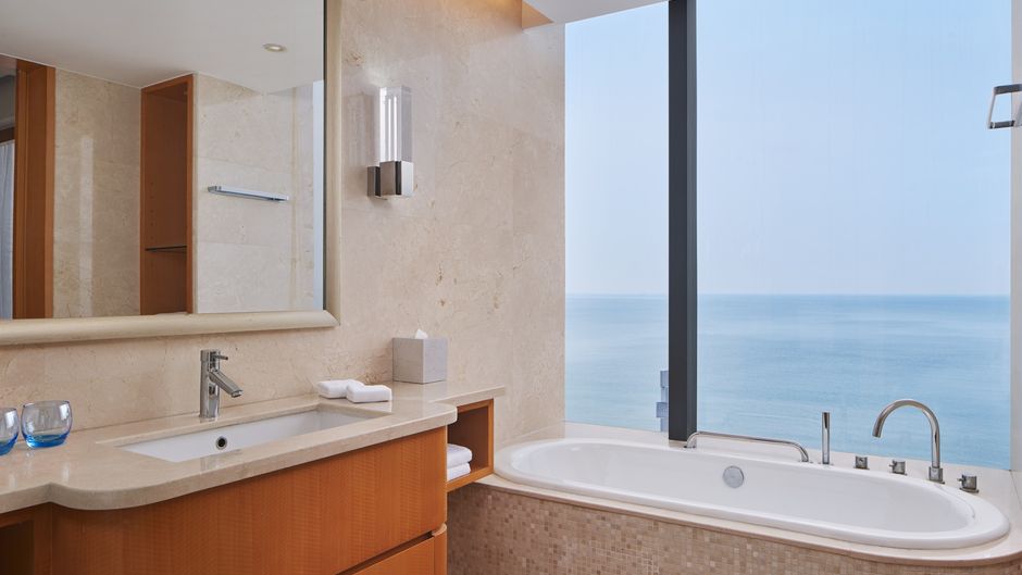 Sheraton Yantai Golden Beach Resort Room