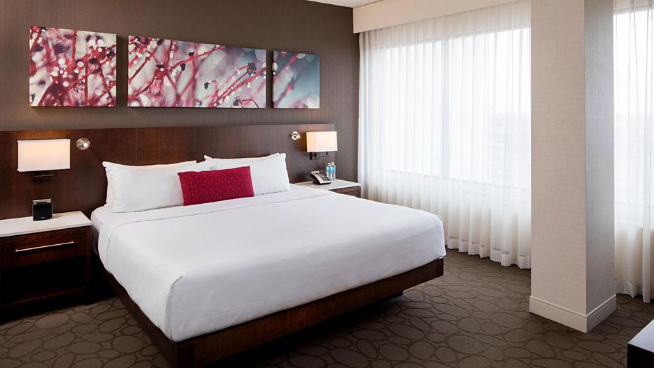 Delta Edmonton South Hotel & Conf Ctr Suite