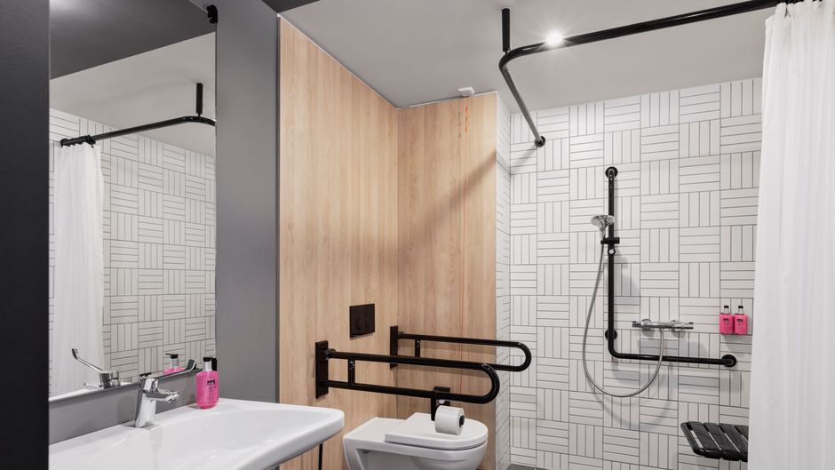 Moxy Vienna City East Room