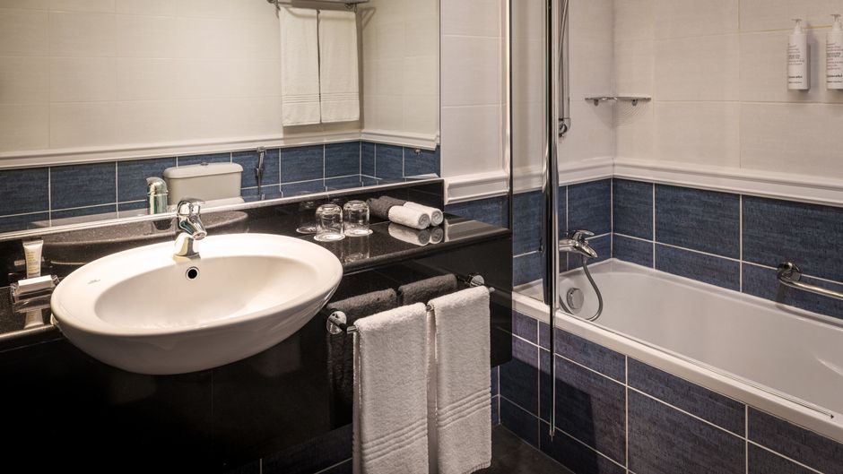 Marriott Harbour Hotel & Suites Room